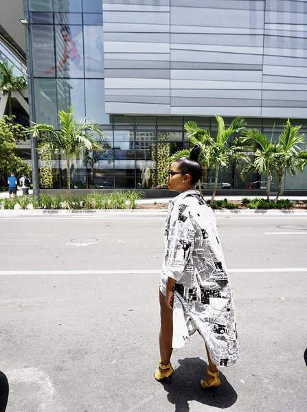 Rochie lungă de damă actuală în galben și alb