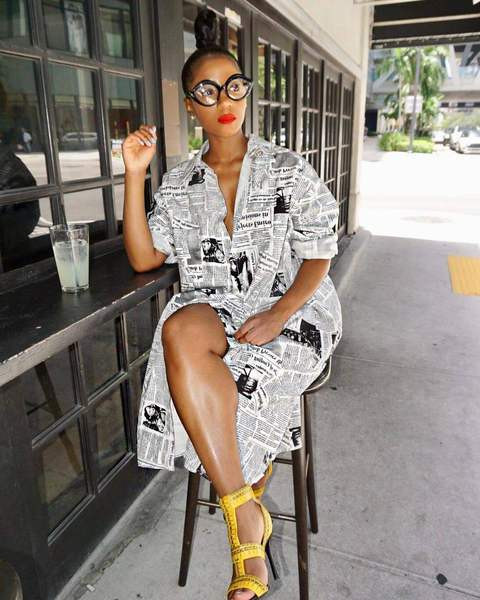 Rochie lungă de damă actuală în galben și alb