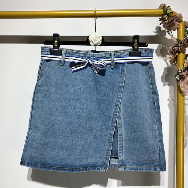 Fusta scurta din denim cu crapata si cravate in talie