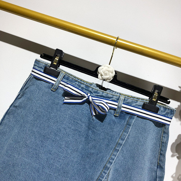 Fusta scurta din denim cu crapata si cravate in talie