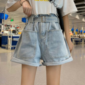 Pantaloni scurti de dama model lat cu curea de culoare deschisa