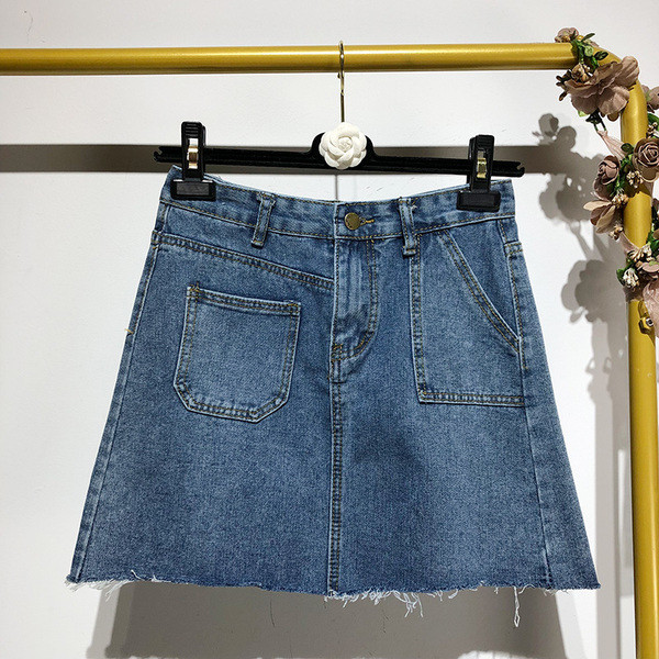 Fusta scurta din denim cu buzunare in albastru