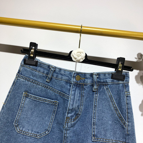 Fusta scurta din denim cu buzunare in albastru