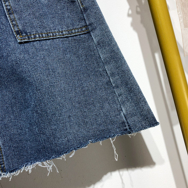 Fusta scurta din denim cu buzunare in albastru