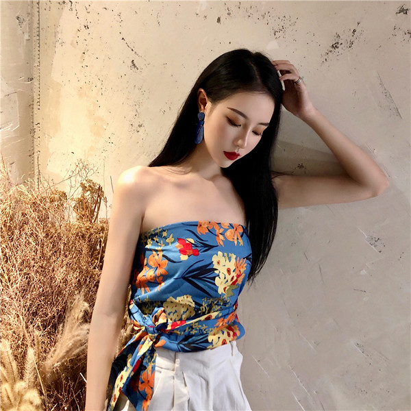 Bustiera moderna de dama in albastru si bej cu model floral