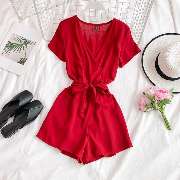 Salopetă scurtă de damă modernă cu mâneci scurte în mai multe culori