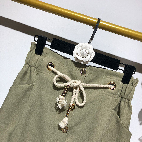 Fusta scurta casual cu nasturi si cravate in talie de culoare verde