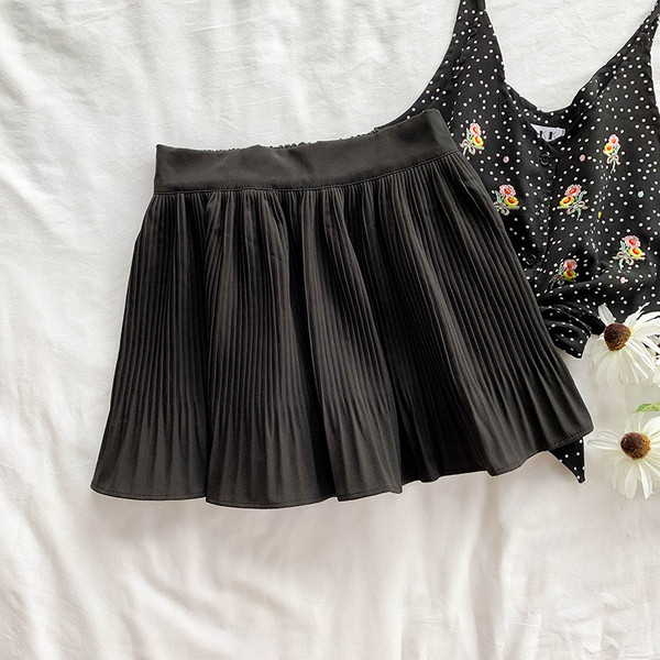 Fusta scurta plisata de dama moderna in trei culori