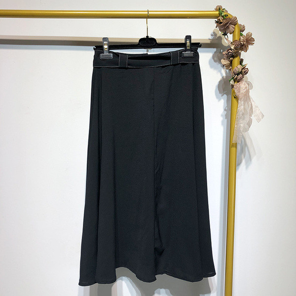 Fusta lunga de dama cu nasturi si curea de culoare neagra