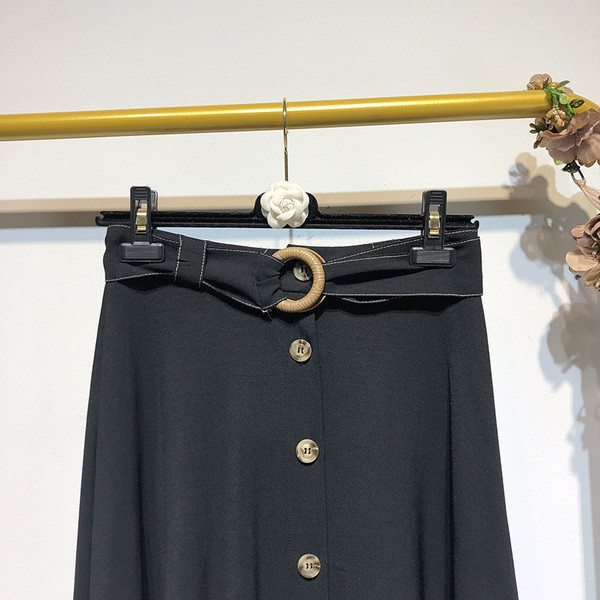 Fusta lunga de dama cu nasturi si curea de culoare neagra
