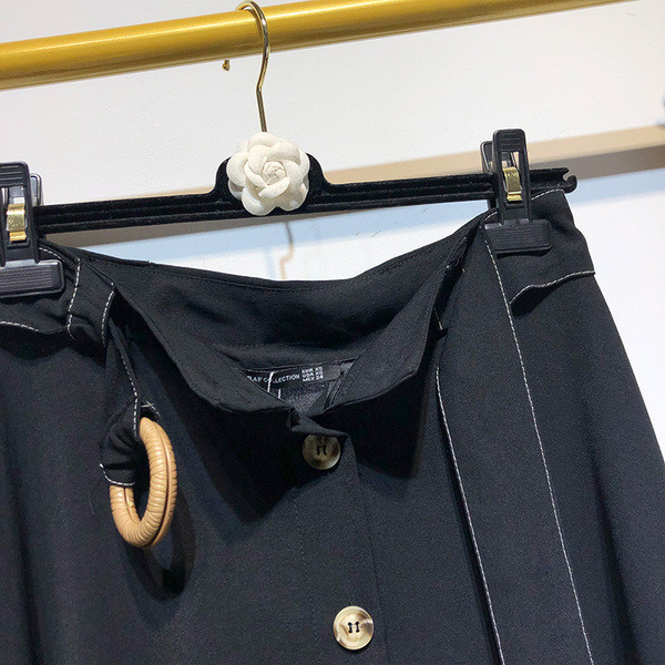 Fusta lunga de dama cu nasturi si curea de culoare neagra