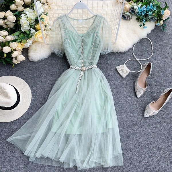 Rochie moderna de dama cu tul si perle decorative