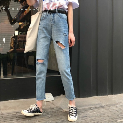 Blugi casual de dama cu motive rupte si talie inalta de culoare deschisa