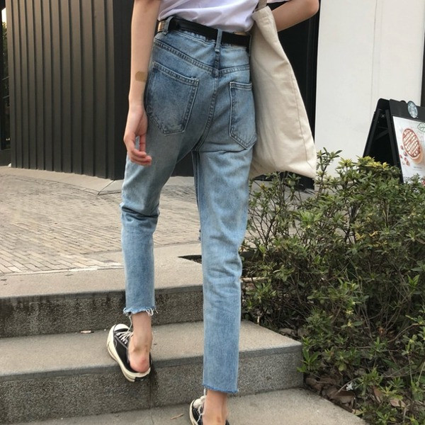 Blugi casual de dama cu motive rupte si talie inalta de culoare deschisa