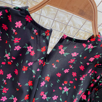 Rochie de dama actuala cu model floral si decolteu in V