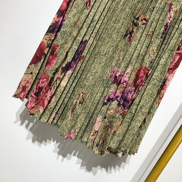 Fusta lunga plisata cu model floral