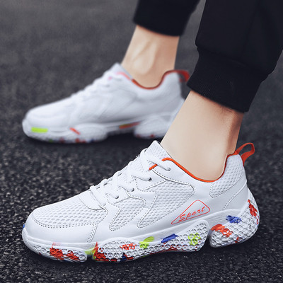 Tenisi actuali pentru bărbați cu inscripție - în trei culori