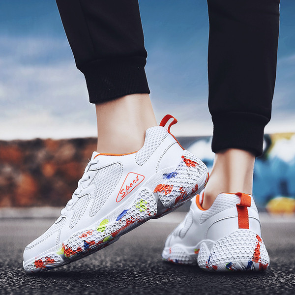 Tenisi actuali pentru bărbați cu inscripție - în trei culori