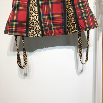 Női kockás szoknya harisnyatartóval, állatmintával
