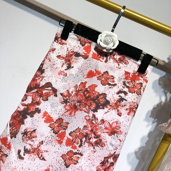 Fusta asimetrica de dama cu imprimeu floral