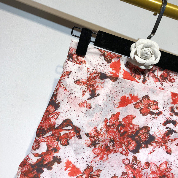 Fusta asimetrica de dama cu imprimeu floral