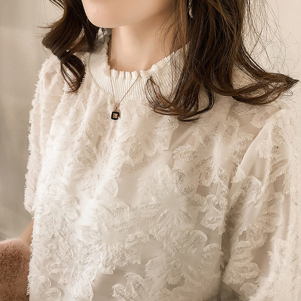 Bluză de damă modernă cu mâneci scurte și mărimi până la 4XL în alb-negru