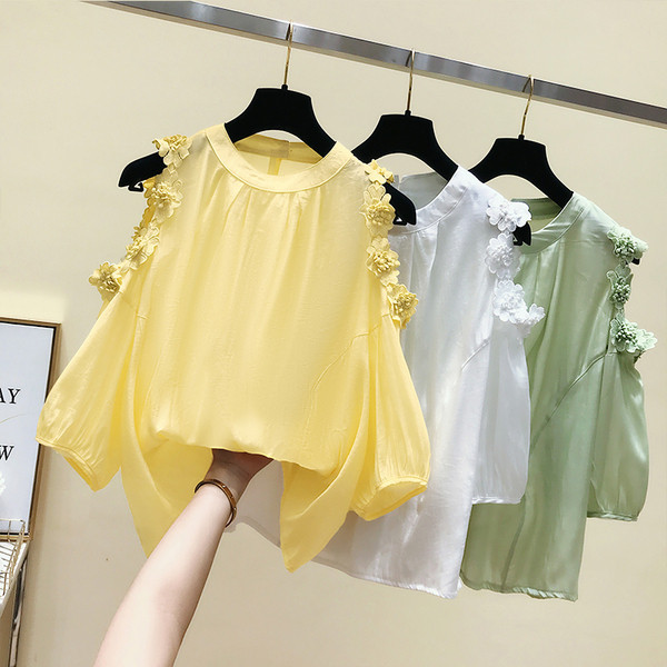 Bluză de damă modernă cu umerii goi și broderie în trei culori