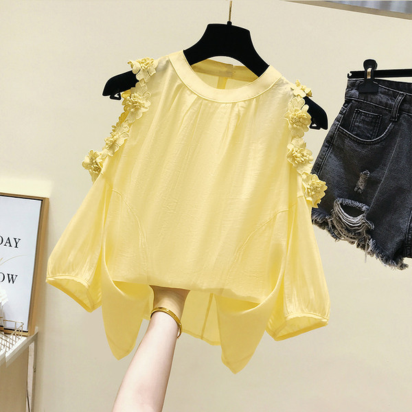 Bluză de damă modernă cu umerii goi și broderie în trei culori