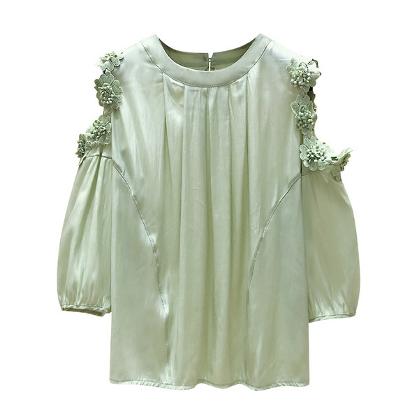 Bluză de damă modernă cu umerii goi și broderie în trei culori