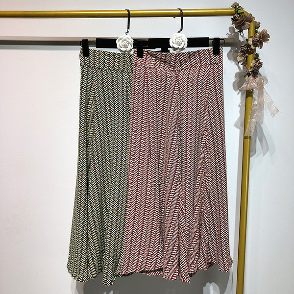 Fusta de dama lata in doua culori