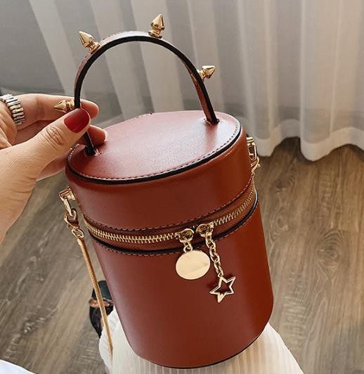 Geanta de dama moderna cu lant metalic si fermoar in mai multe culori