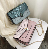 Geanta de dama moderna cu lant metalic in mai multe culori