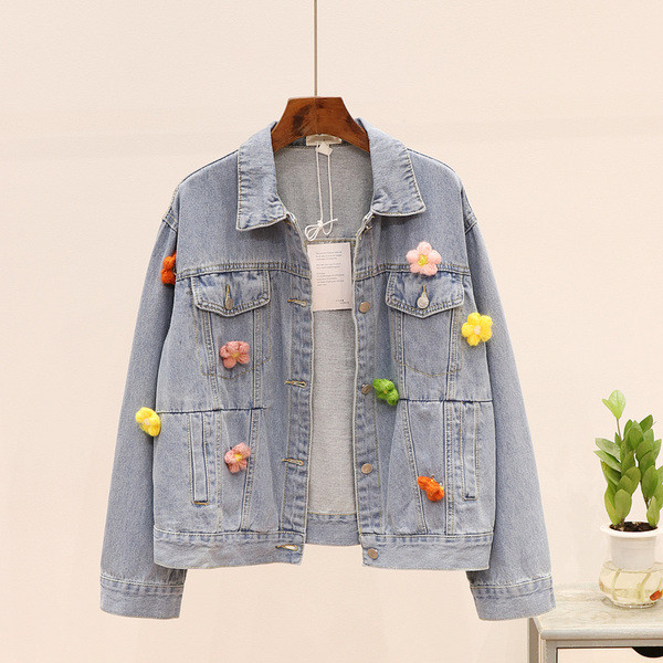 Модерно дамско яке с 3D елемент е два цвята