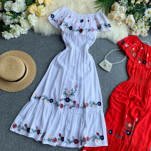 Rochie lunga de dama cu broderie in diferite culori