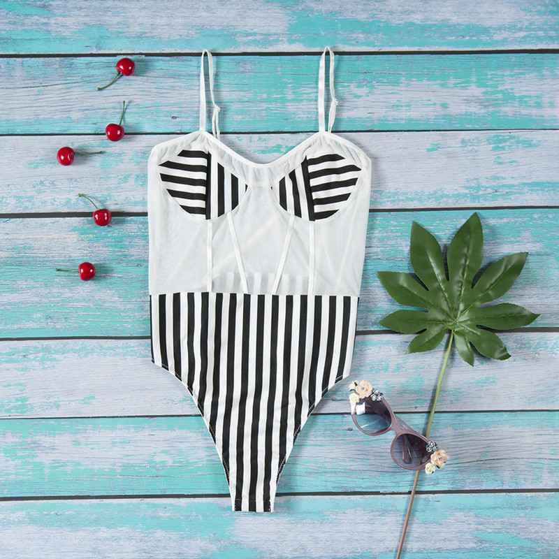 Corp elegant de femei în alb