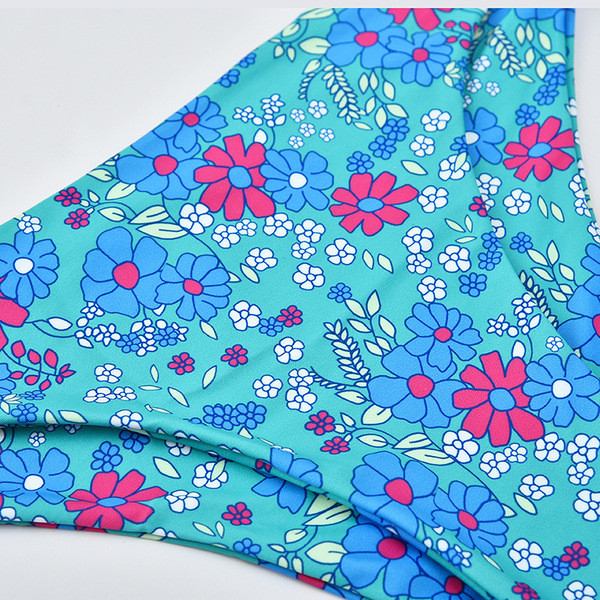 Costum de baie de damă din două piese albastru cu model floral