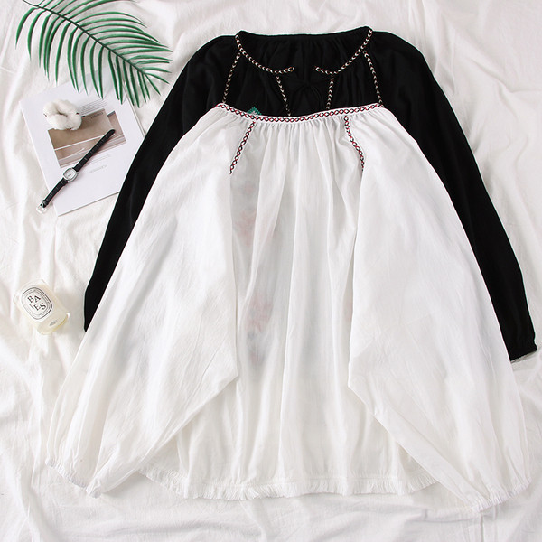 Camasa de dama model nou cu broderie in alb si negru