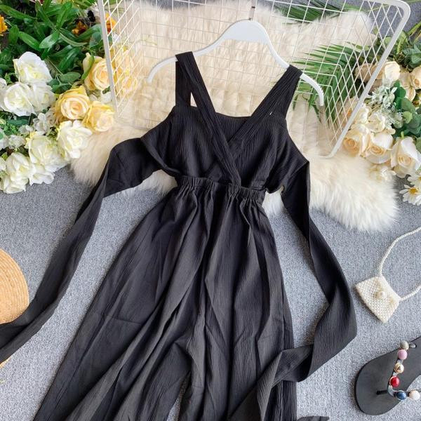 Salopetă modernă de damă în roșu și negru, cu bretele largi