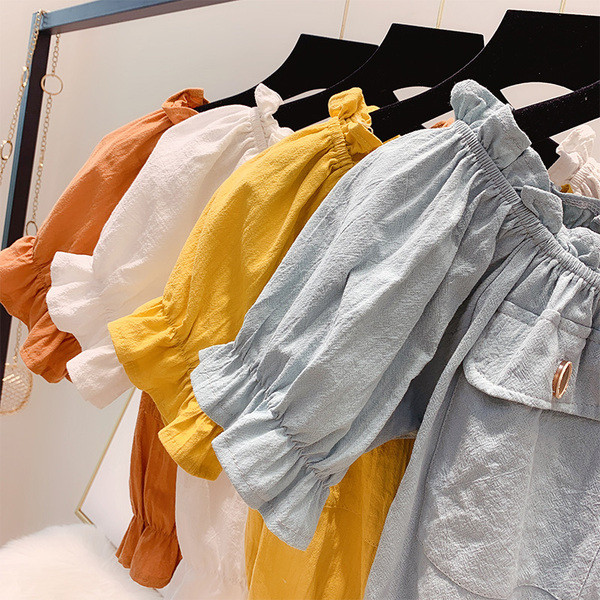 Bluză de damă cu mâneci scurte și umerii goi