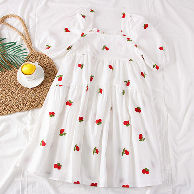 Rochie de dama model nou cu decolteu patrat si broderie