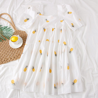 Rochie de dama model nou cu decolteu patrat si broderie