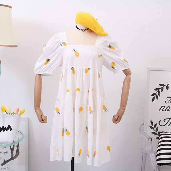 Rochie de dama model nou cu decolteu patrat si broderie