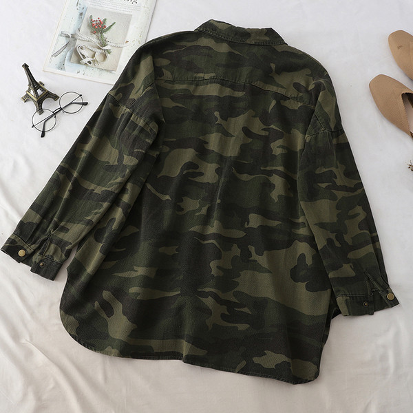 Cămașă de damă modernă model larg cu model de camuflaj