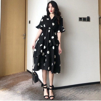 Rochie de dama actuala cu buline in doua culori cu decolteu in V