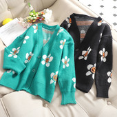 Vesta moderna de dama cu motive florale in negru si verde