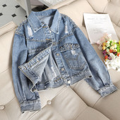 Geaca de dama moderna din denim cu elemente metalice si motive rupte