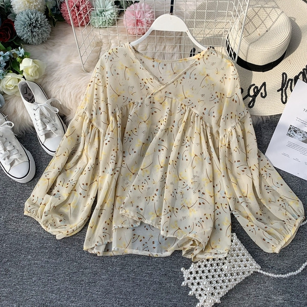 Cămașă de damă cu decolteu în V și model floral