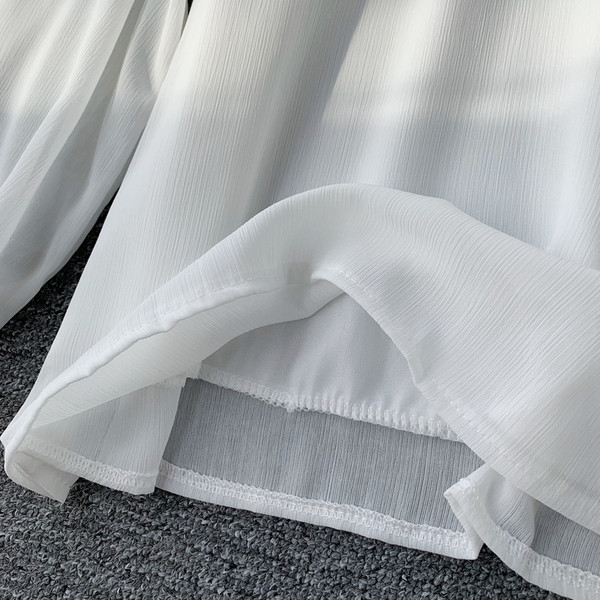 Cămașă elegantă de damă cu umerii goi, în alb și negru