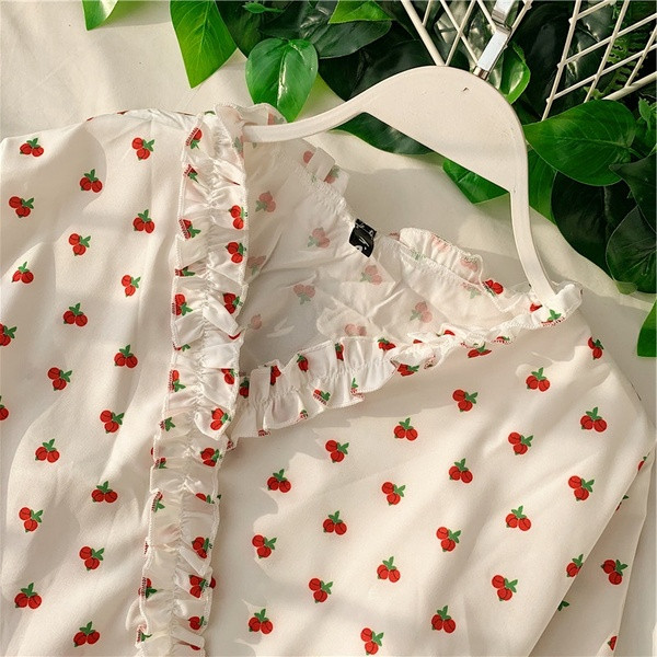 Cămașă de damă în alb și negru și cu decolteu în V