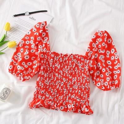 Bluză de damă colorată cu decolteu pătrat și motive florale